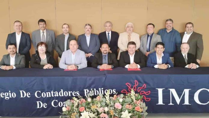 Cumplen capacitación Contadores Públicos