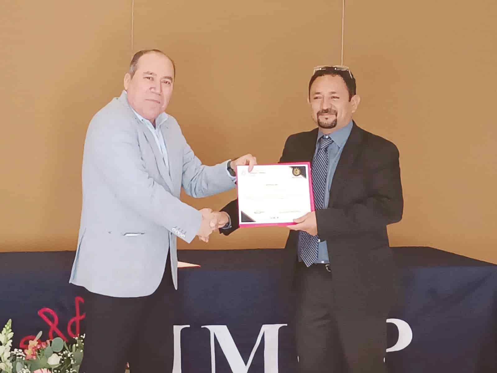 Cumplen capacitación Contadores Públicos