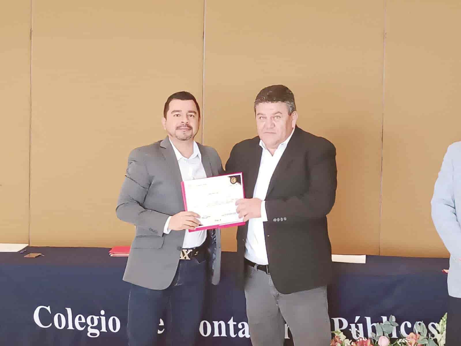 Cumplen capacitación Contadores Públicos