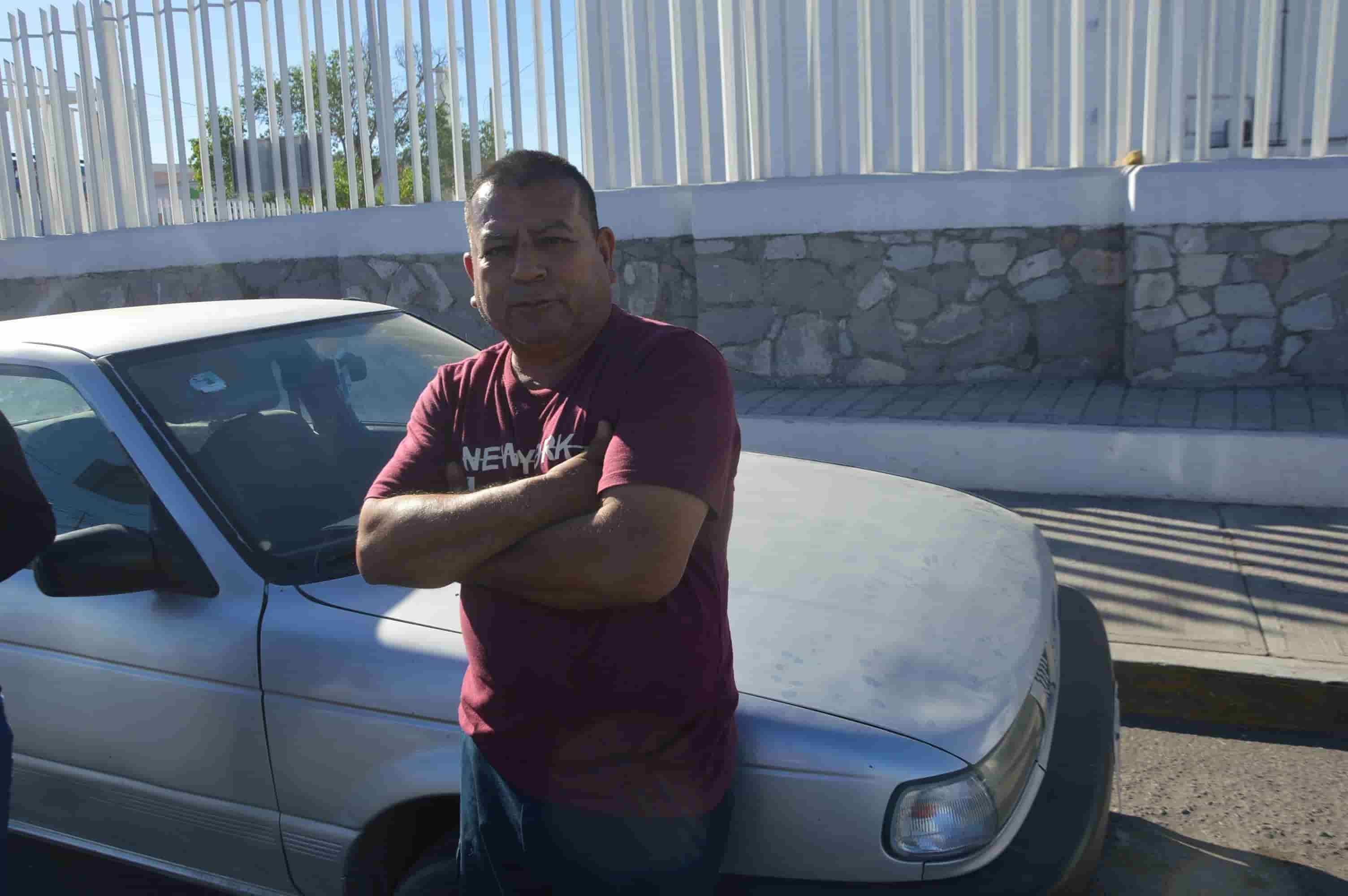Se le ‘mete’ a taxista