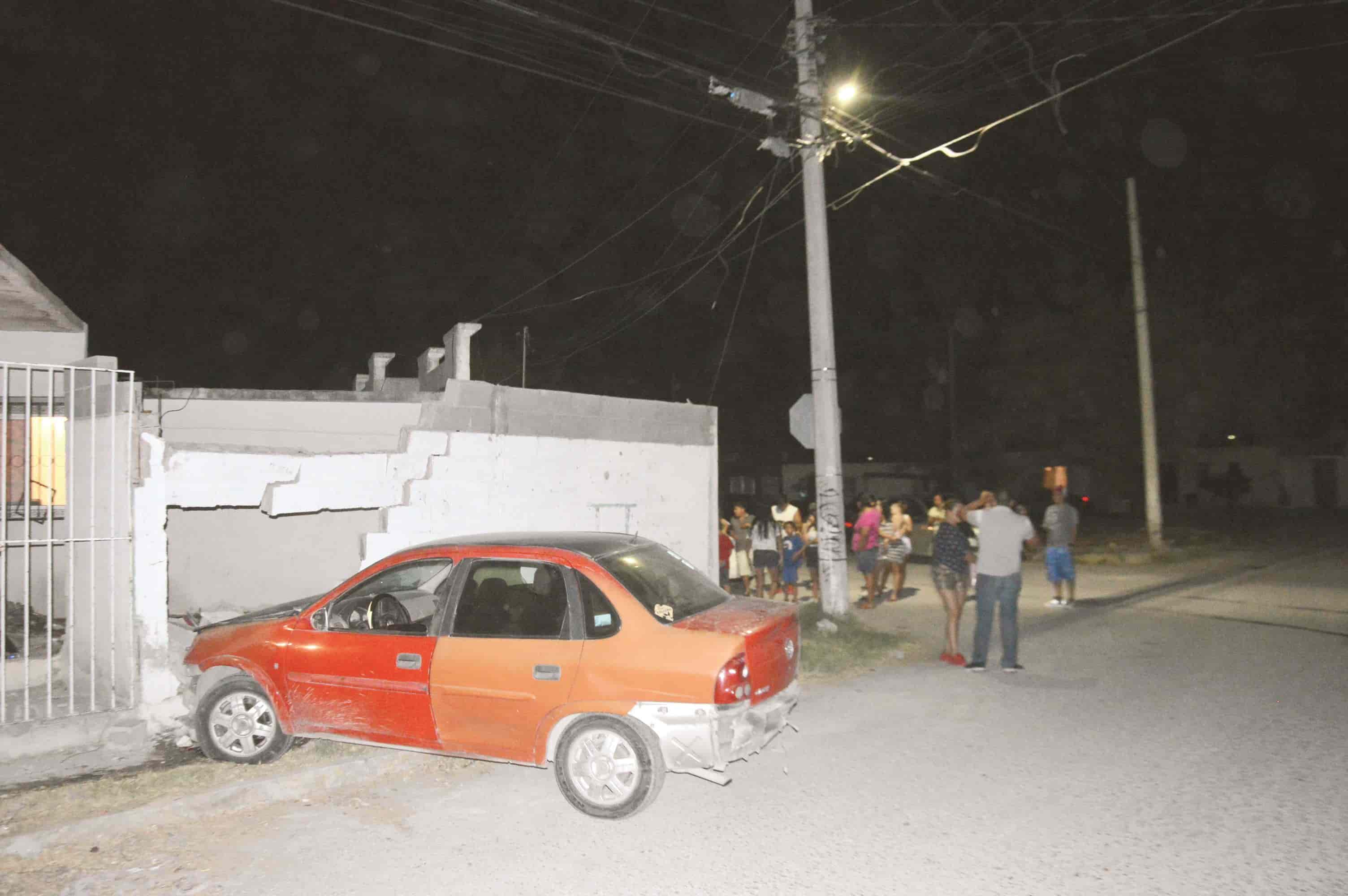 Derriba barda y parte poste 