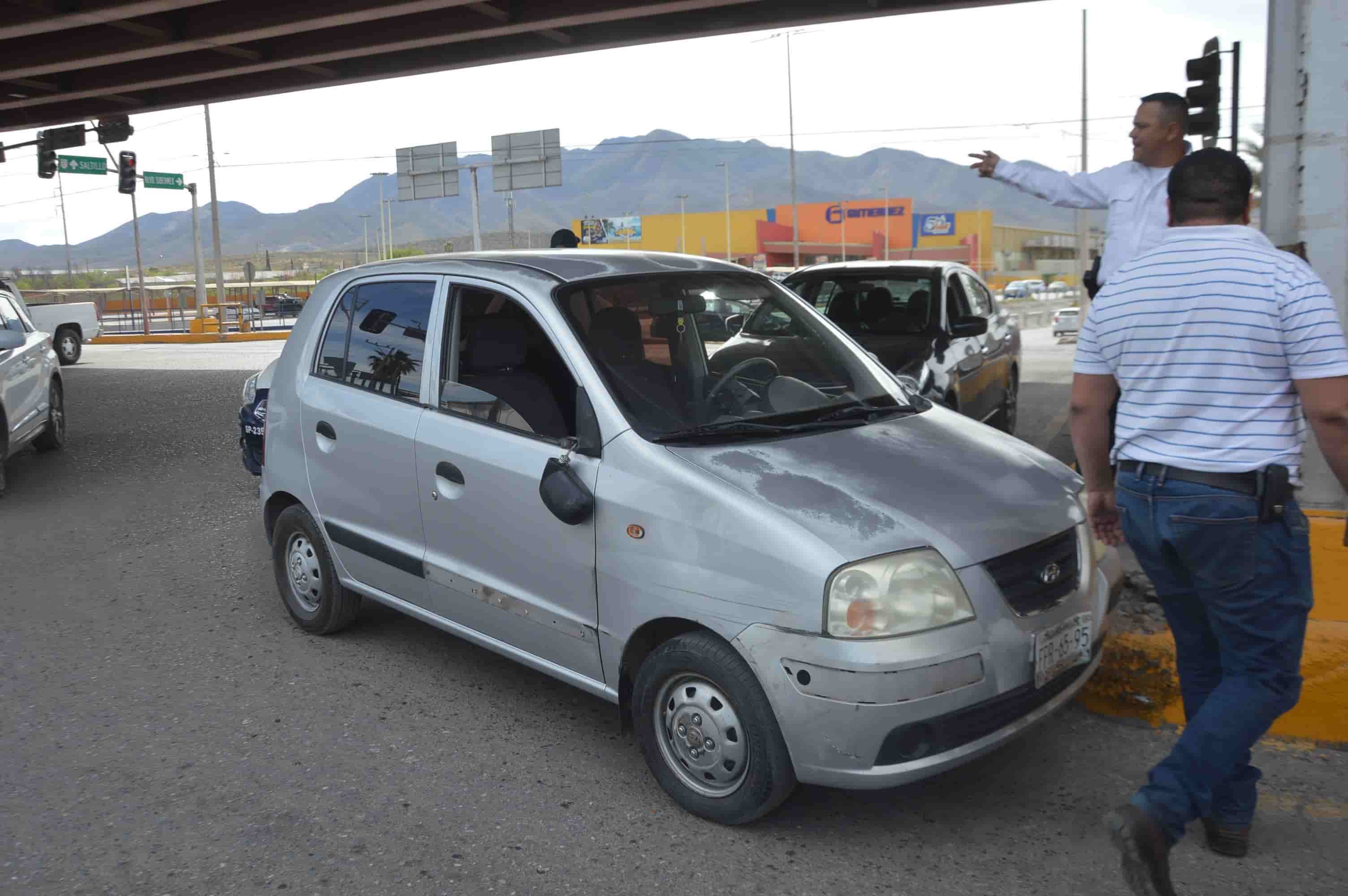 Le tumba espejo a automóvil 