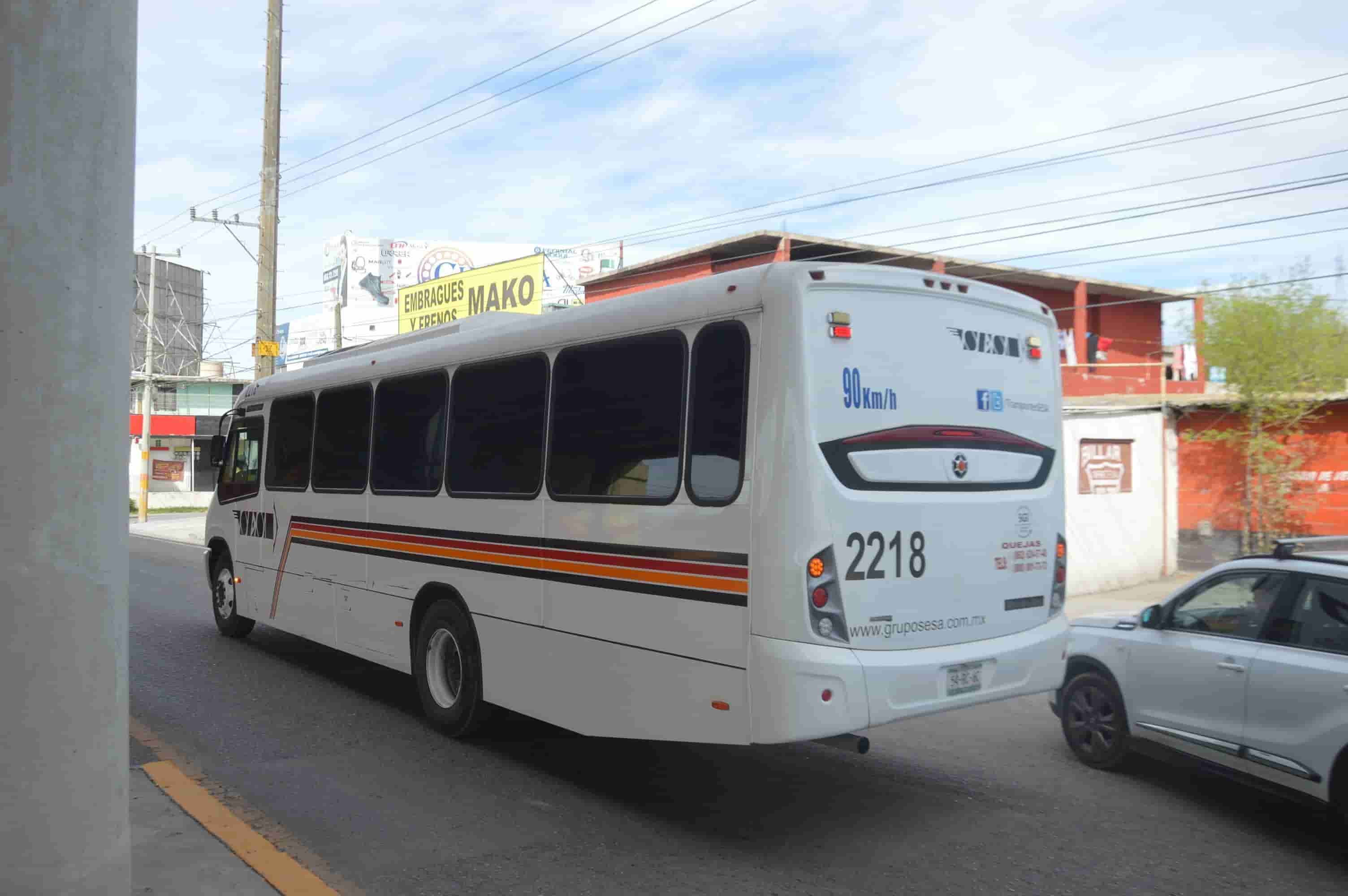 Le tumba espejo a automóvil 