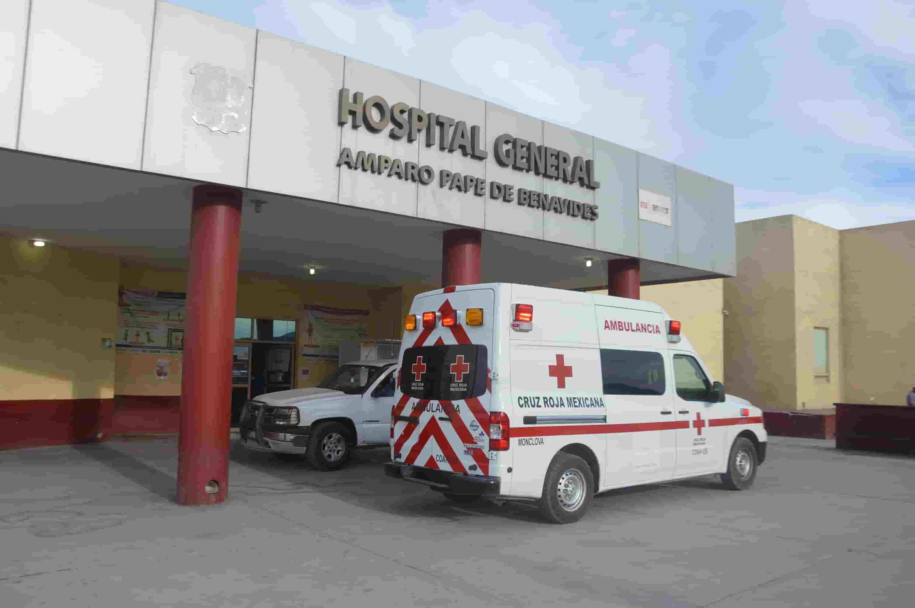 Se raja brazo al chocar auto