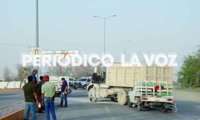 Da dompe vuelta en "U" y choca