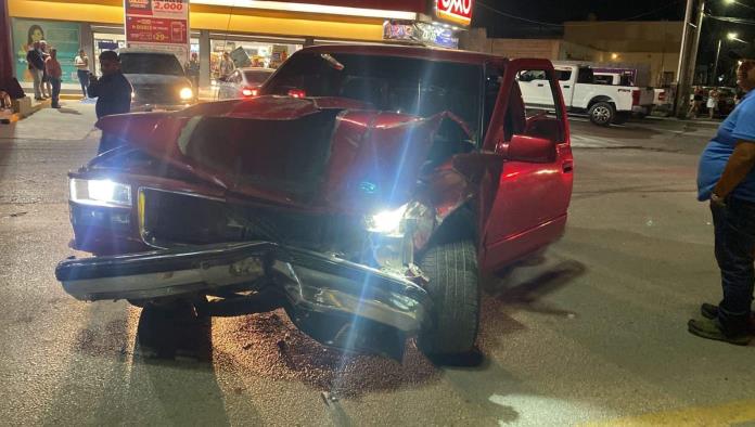 Destroza camioneta en encontronazo 