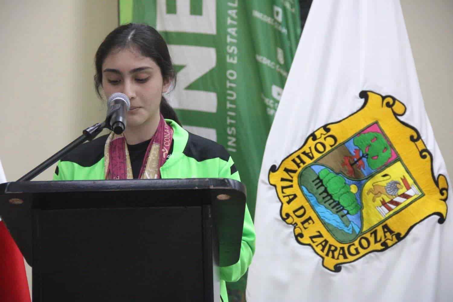 Entregan estímulos económicos a deportistas de Coahuila