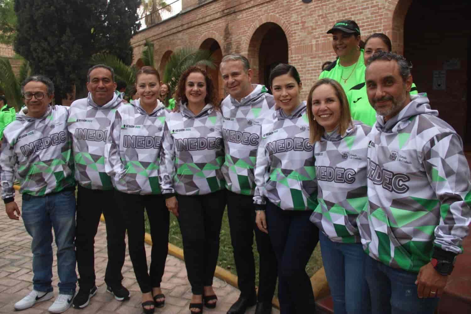 Entregan estímulos económicos a deportistas de Coahuila