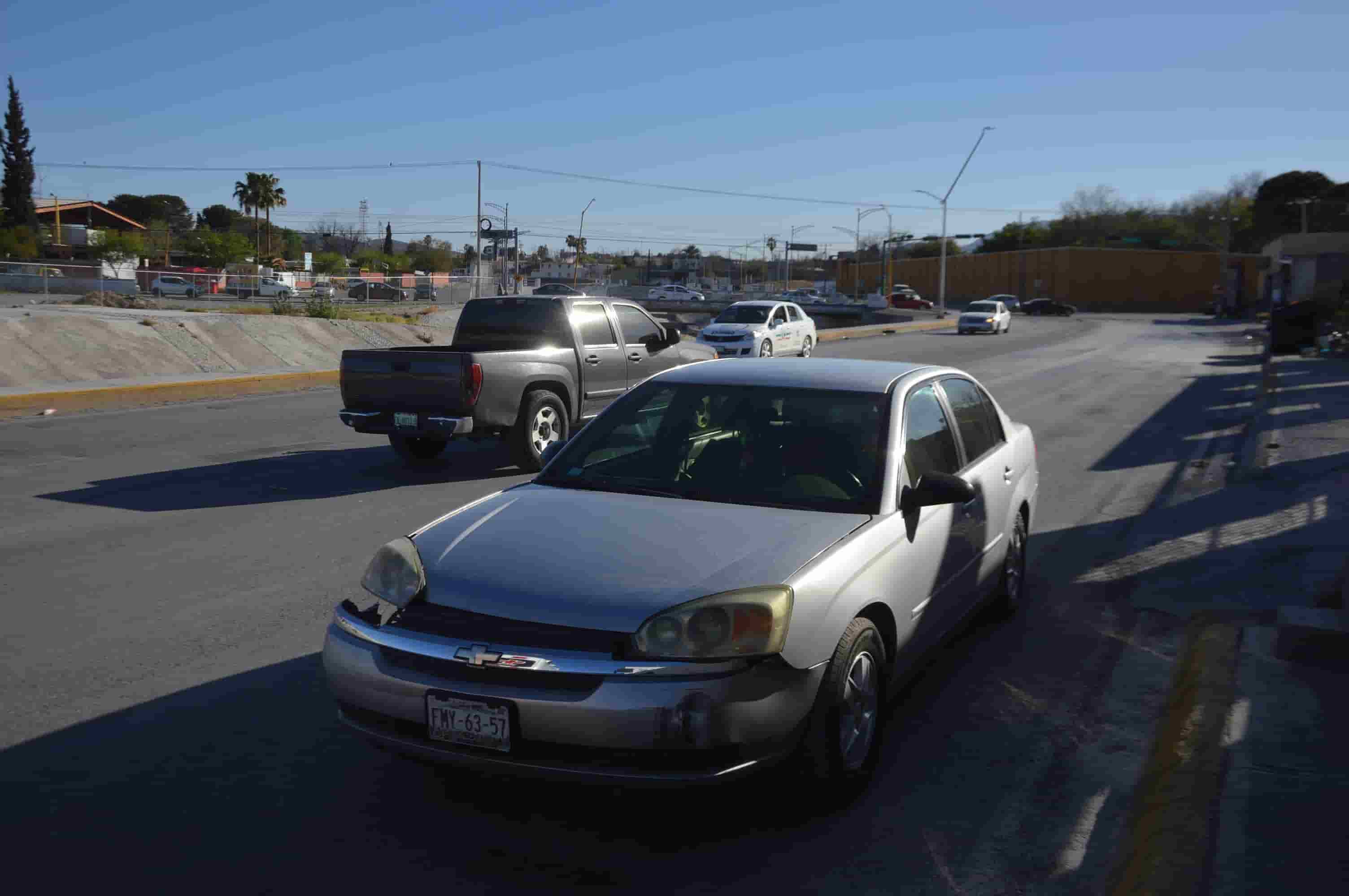 Lesiona a mujer en accidente