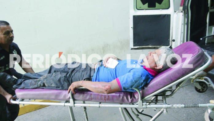 Le amputa dedo a motociclista