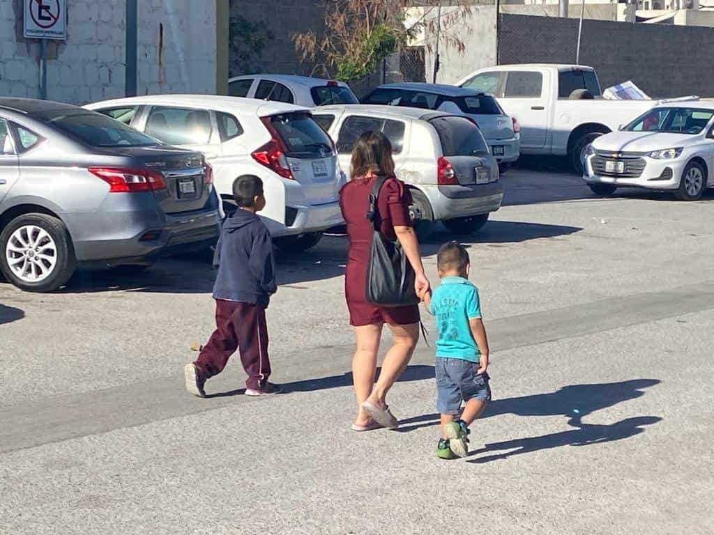 Le pega a esposa y aterroriza a hijos 
