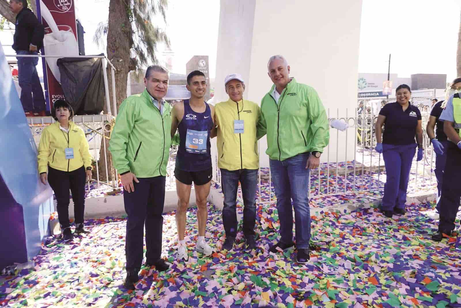 Recibe MARS a ganadores del Maratón Lala