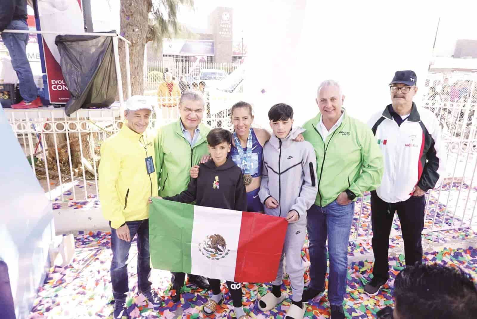 Recibe MARS a ganadores del Maratón Lala