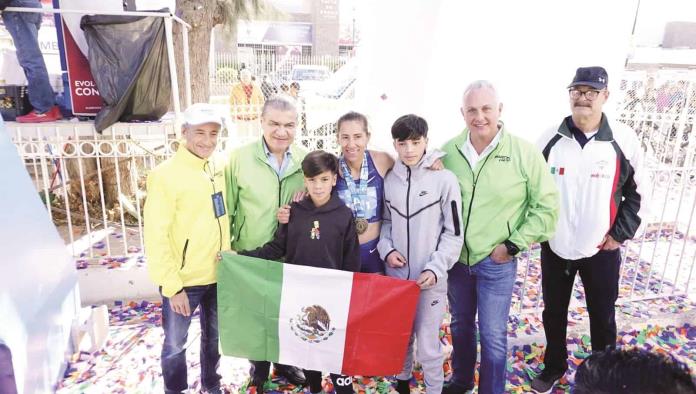 Recibe MARS a ganadores del Maratón Lala