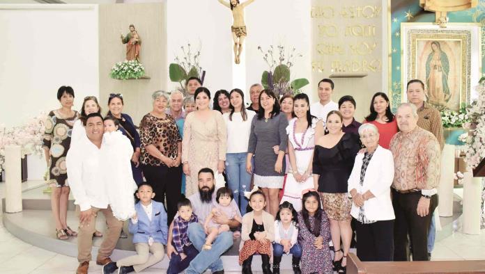 Recibe Maya su primer sacramento