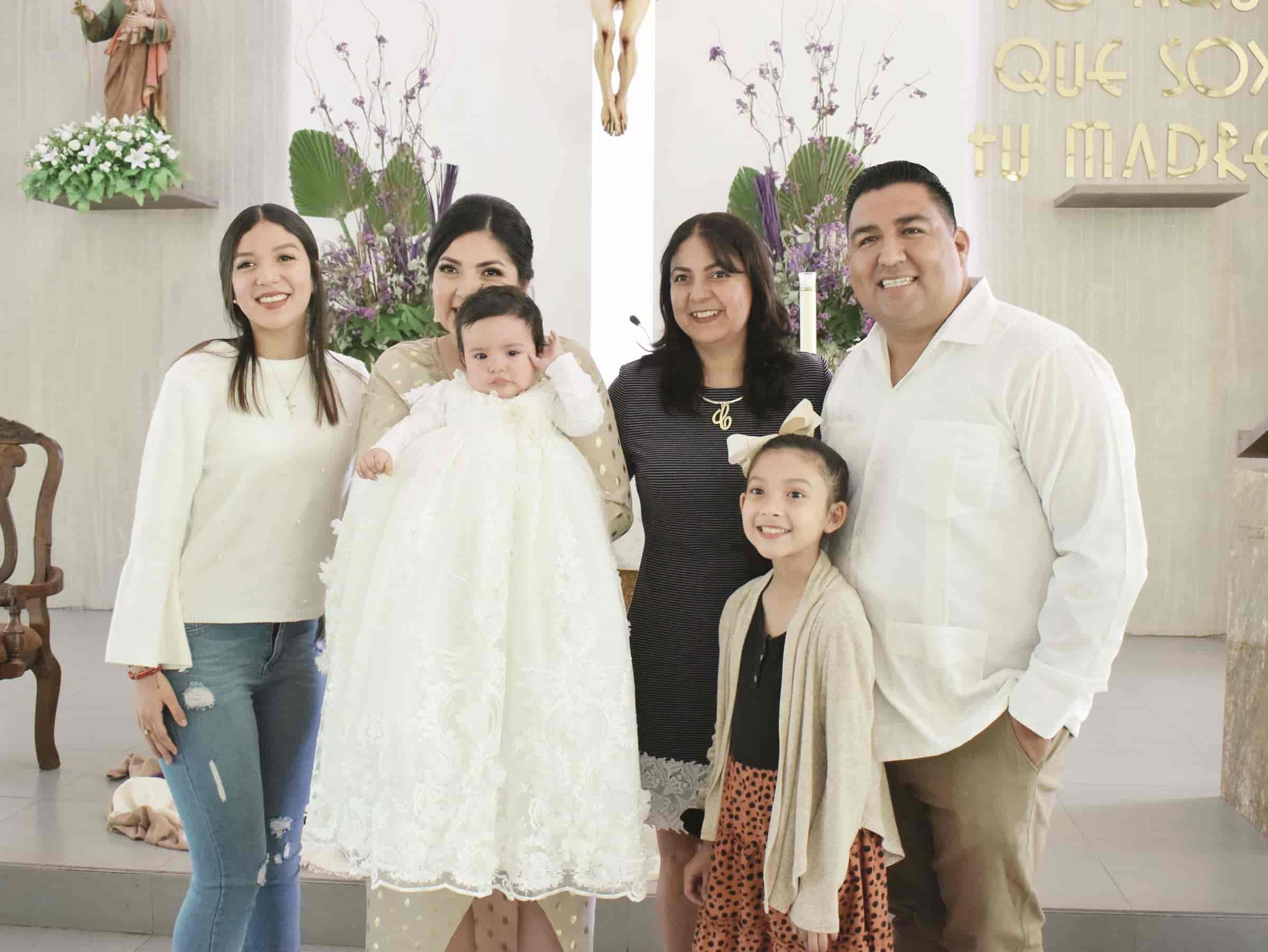 Recibe Maya su primer sacramento
