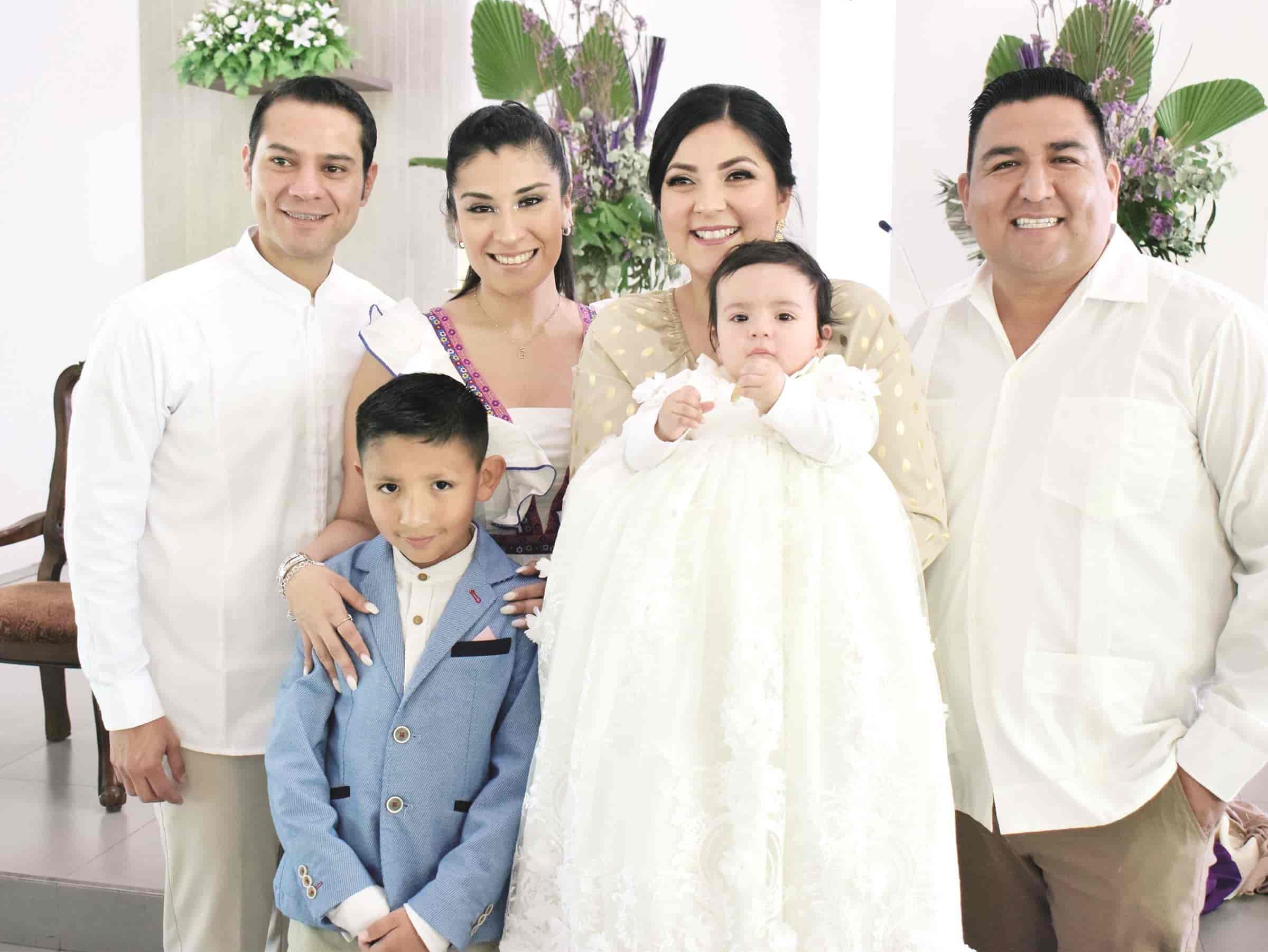 Recibe Maya su primer sacramento