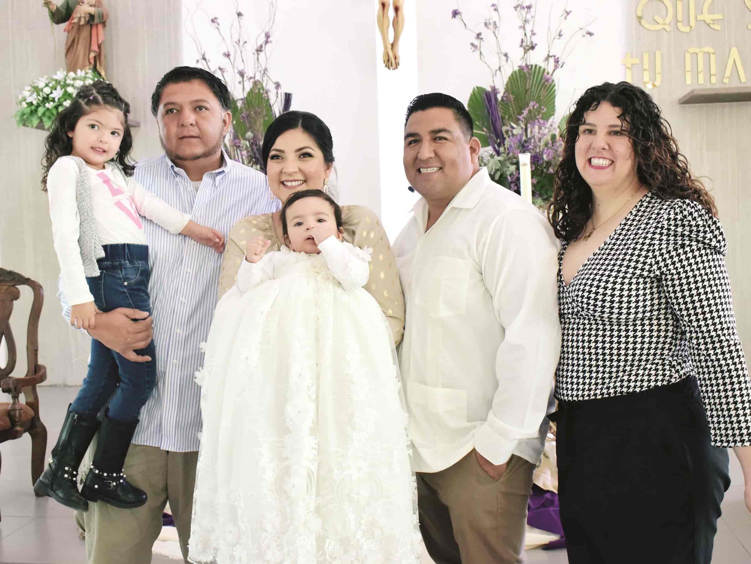 Recibe Maya su primer sacramento