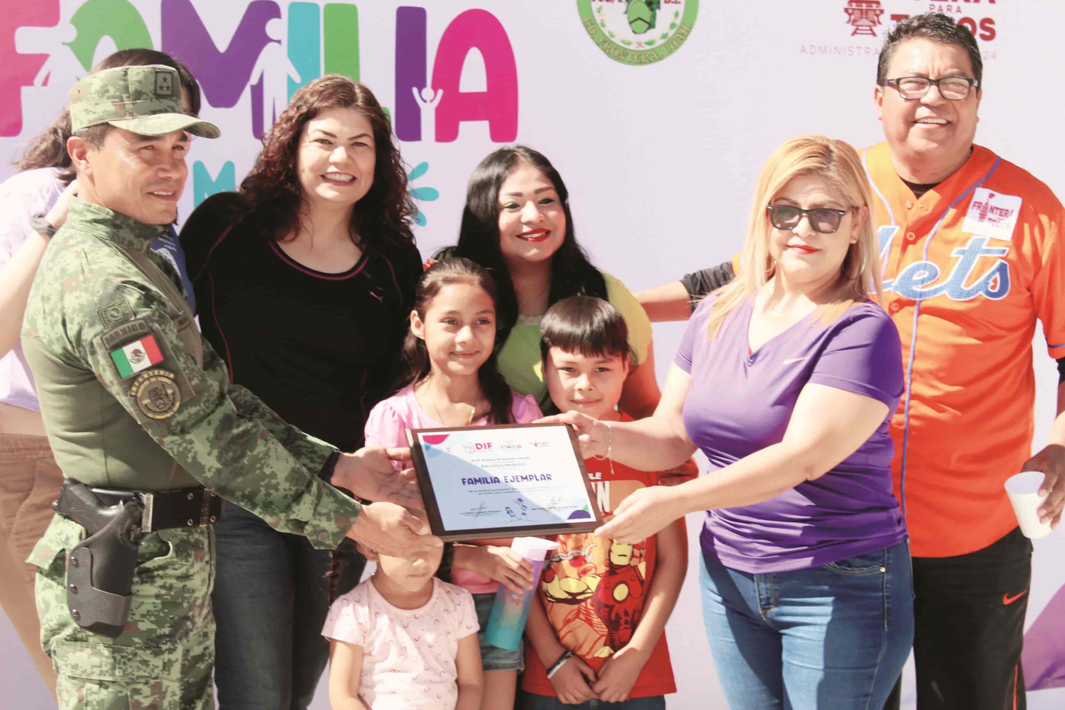 Celebra Frontera Día de la Familia