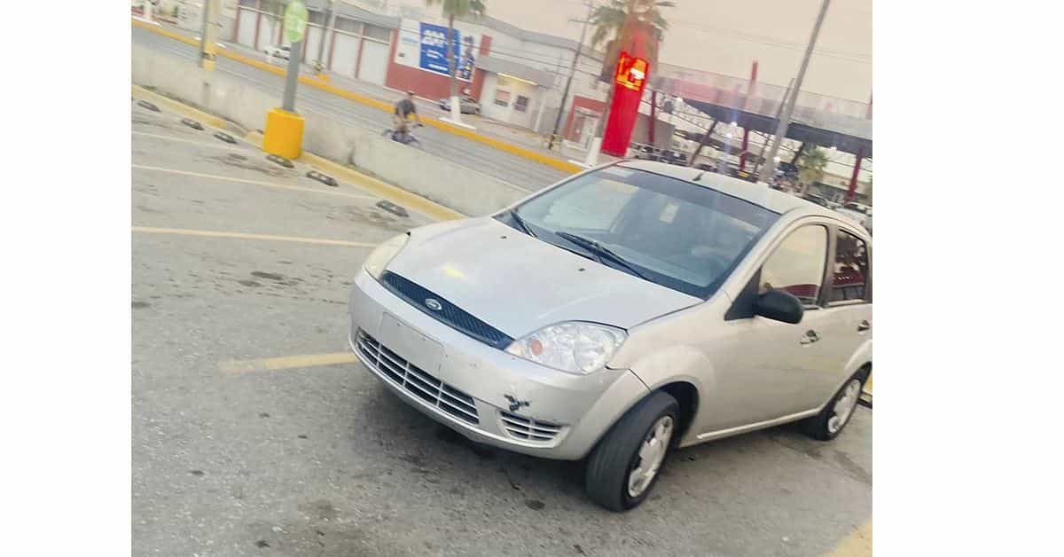 El automóvil del acosador fue exhibido en redes sociales. 