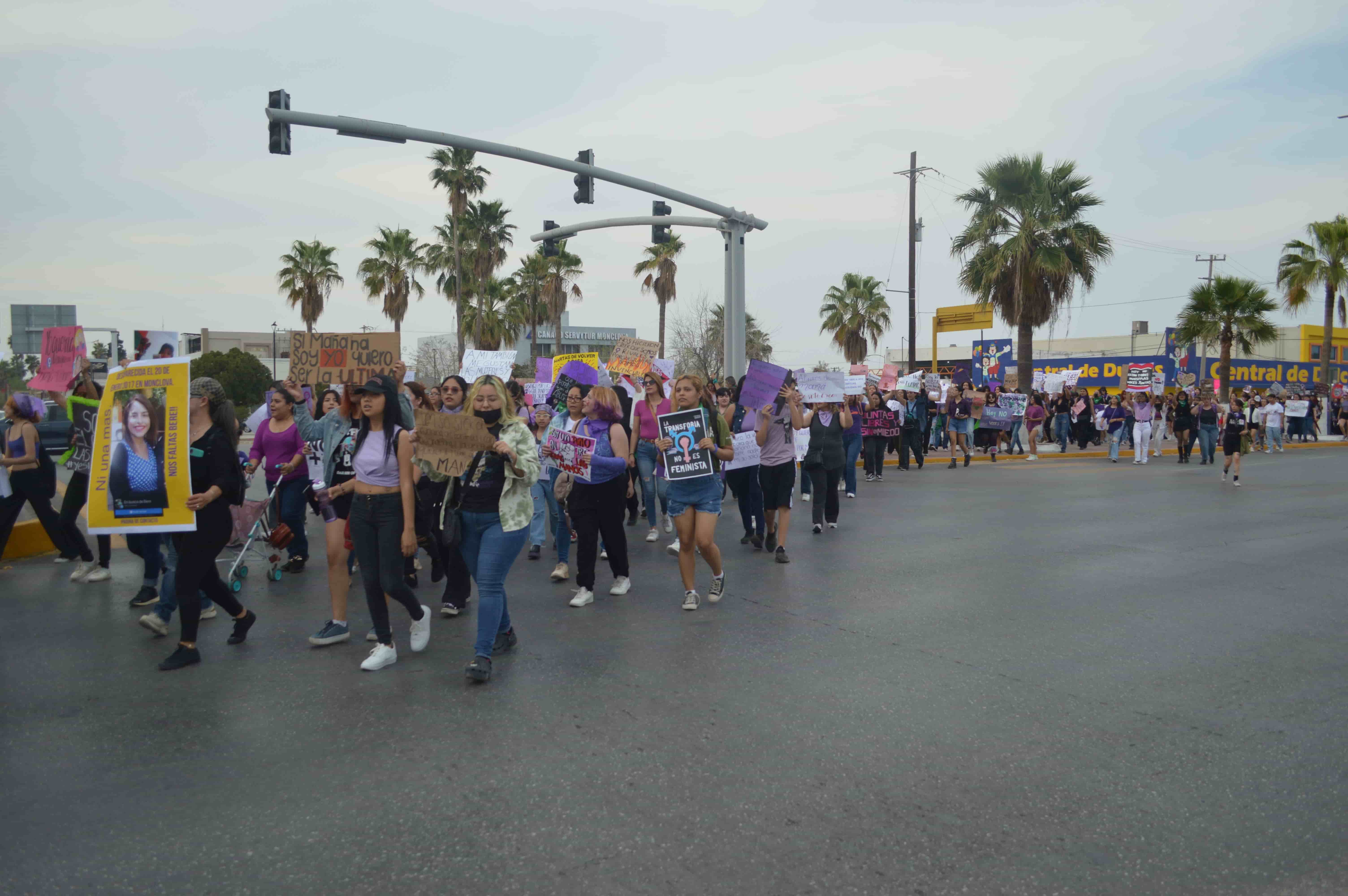 Marchan mujeres
