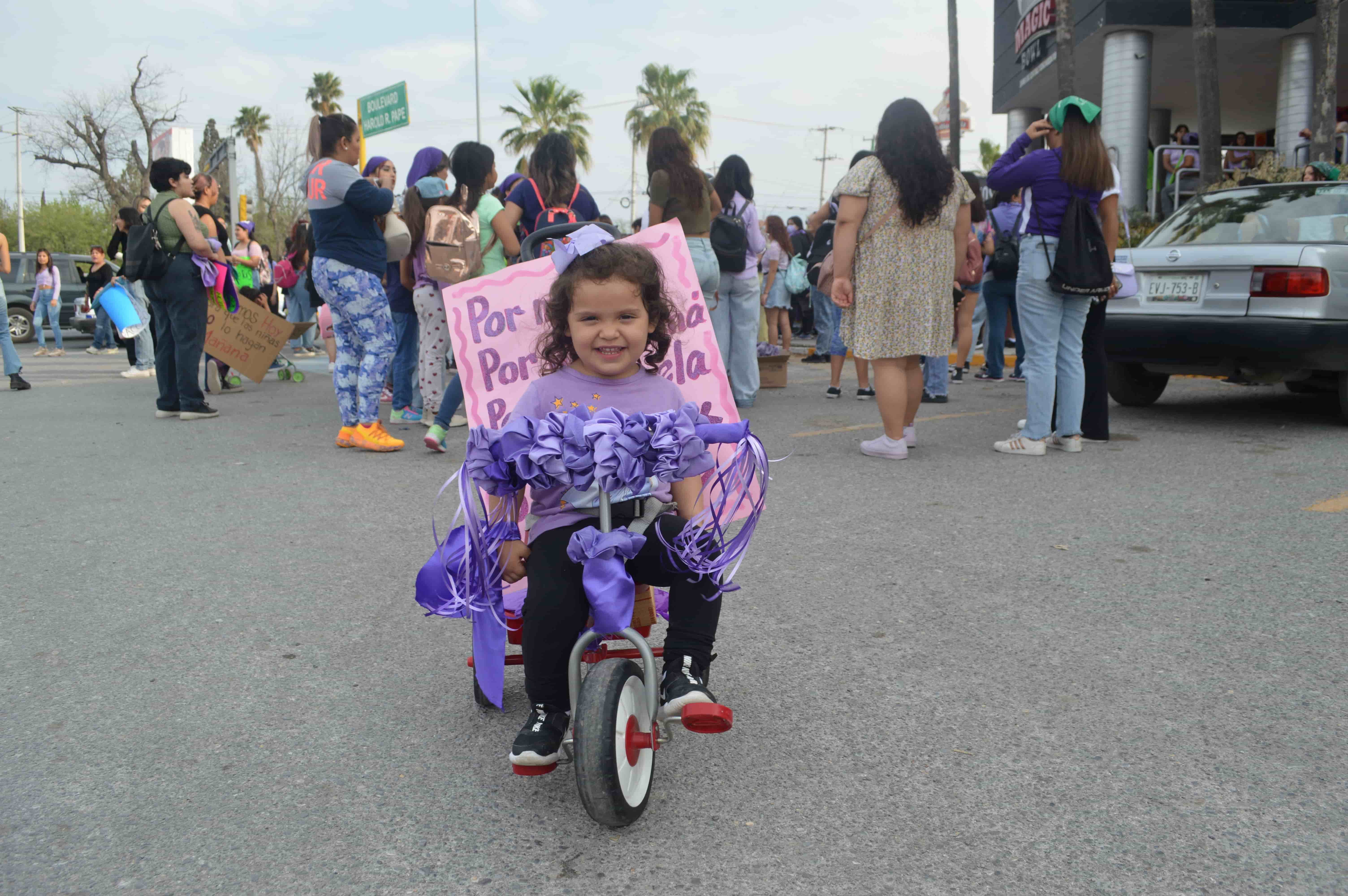 Marchan mujeres
