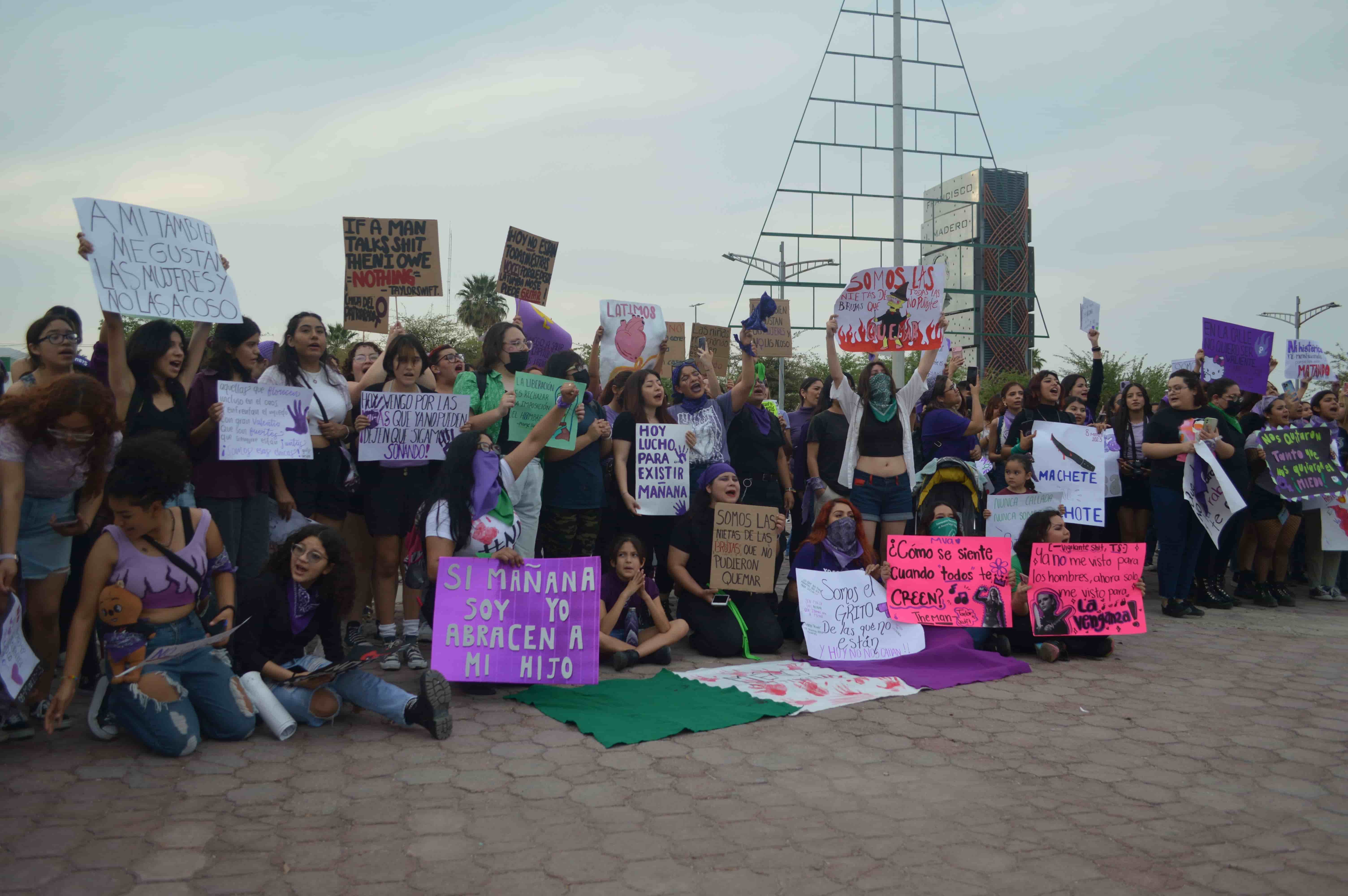 Marchan mujeres