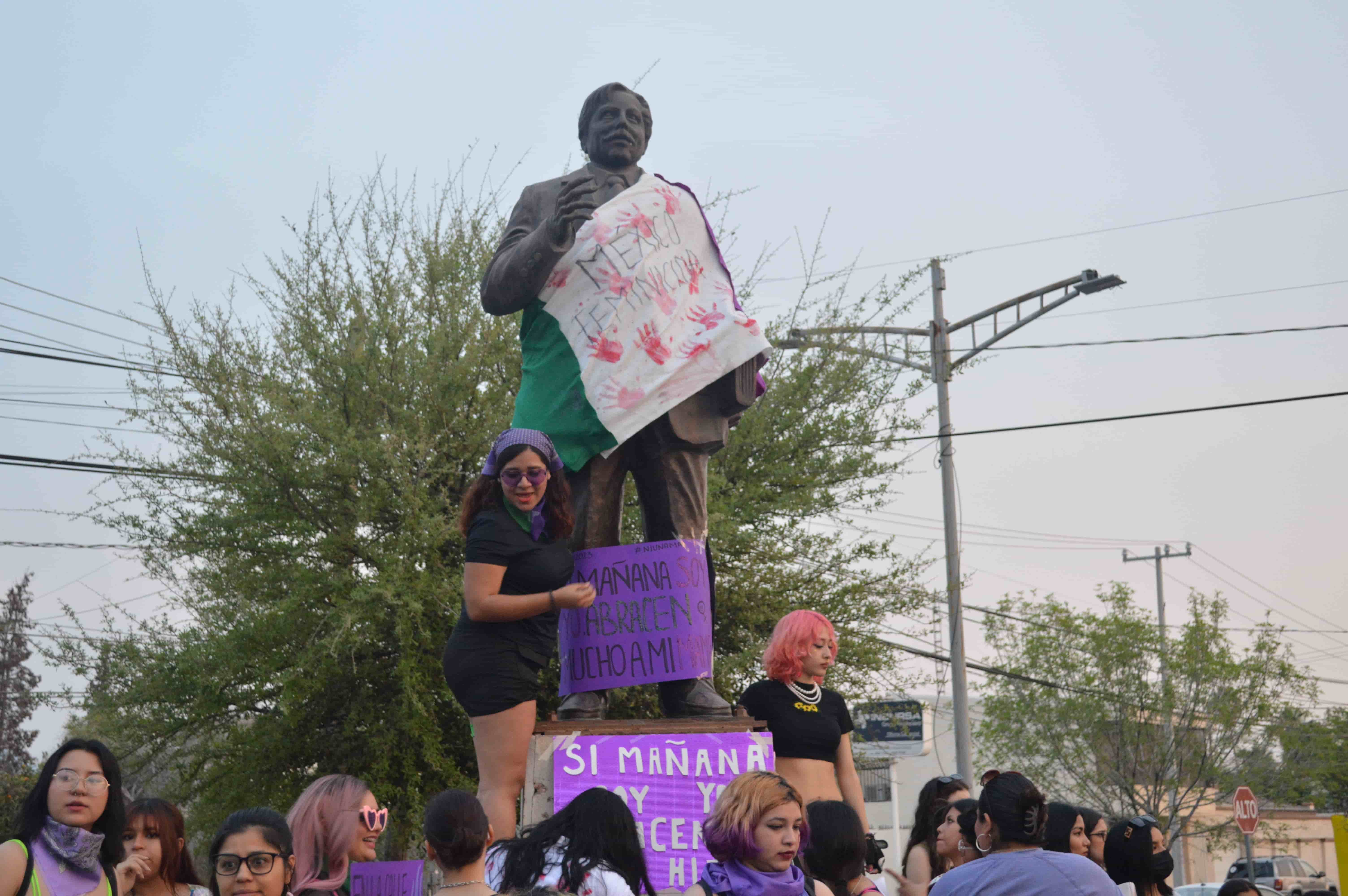 Marchan mujeres