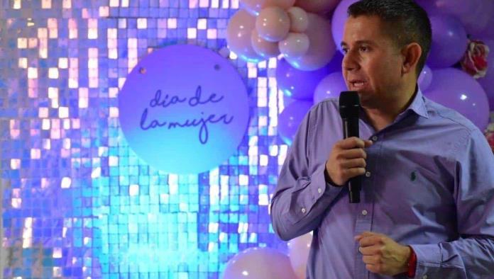 Festeja Hugo a trabajadoras