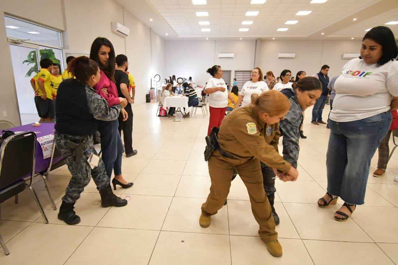 Realizan feria de la mujer en Nava 