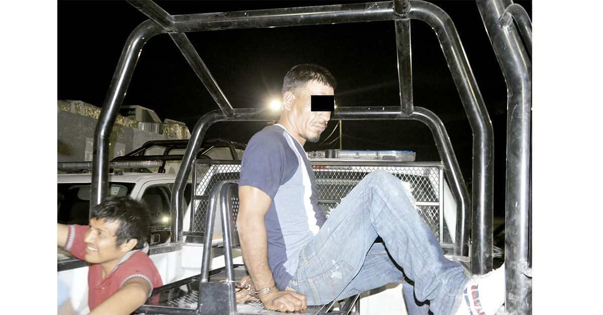 El hombre arribó con heridas a la Comandancia al ser asegurado por trabajadores.