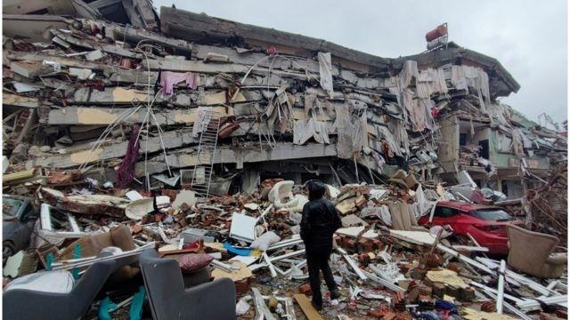 Aun hay 2500 cuerpos sin identificar en Turquía tras los sismos