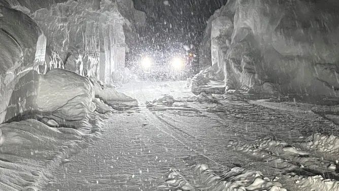 Muere anciana congelada tras históricas nevadas en California