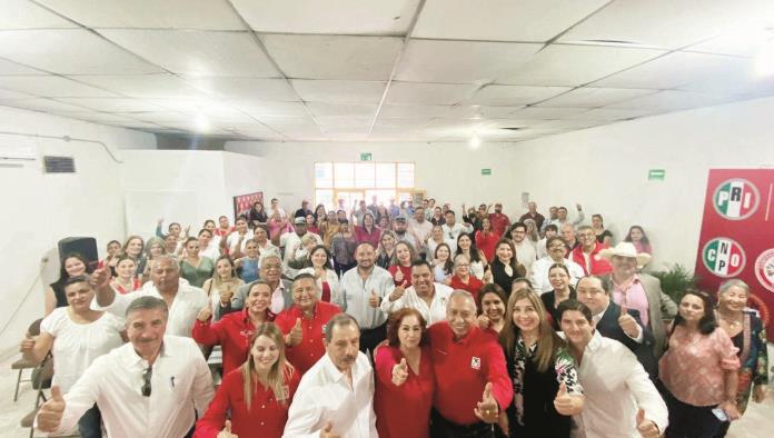 Entrega el PRI reconocimientos