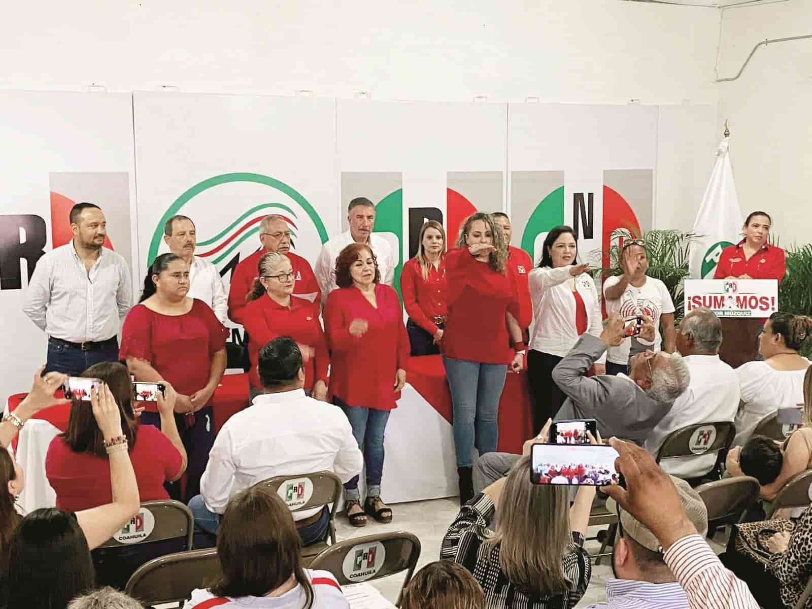 Entrega el PRI reconocimientos