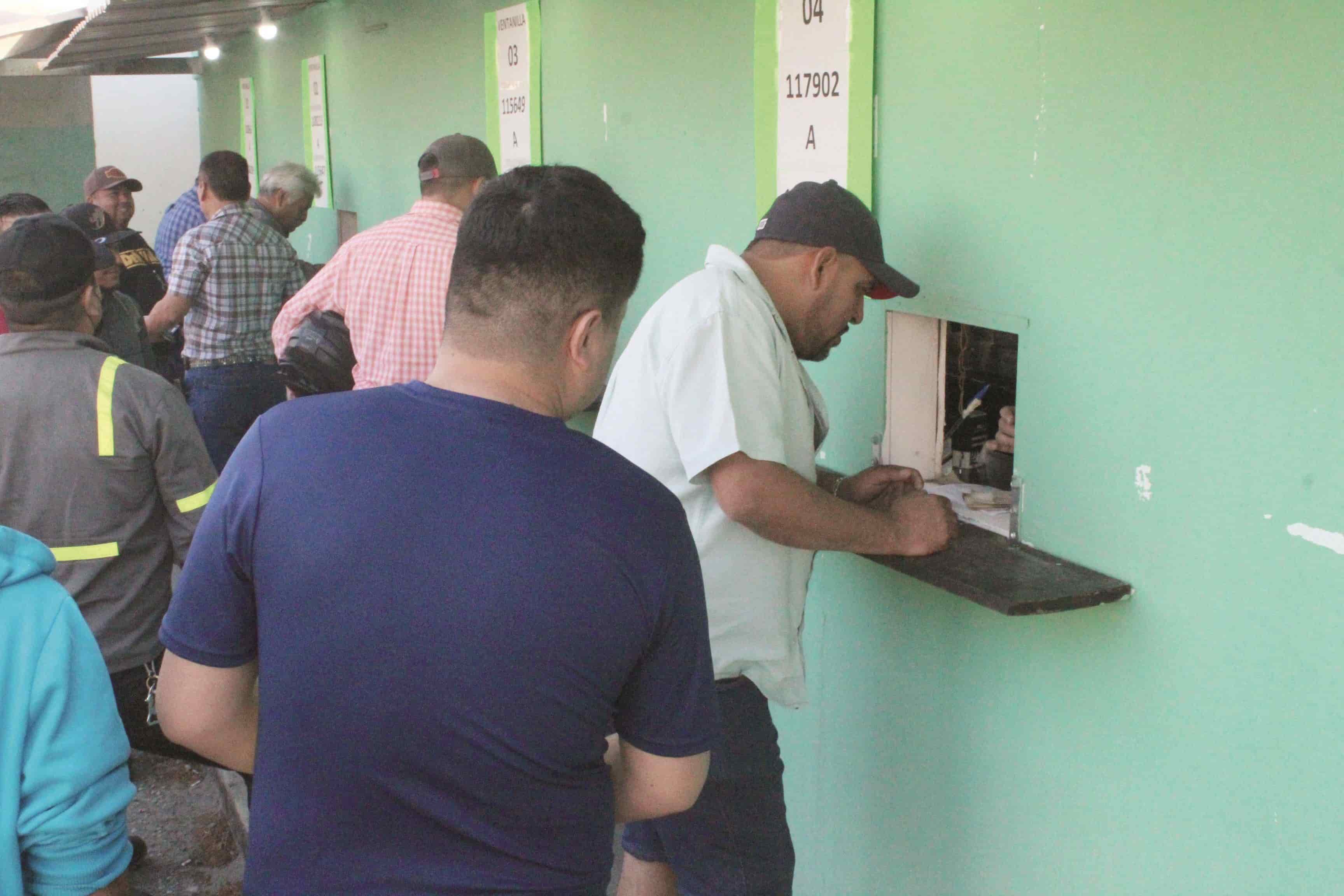Entregan fondo de prohuelga a trabajadores de la Sección 147.