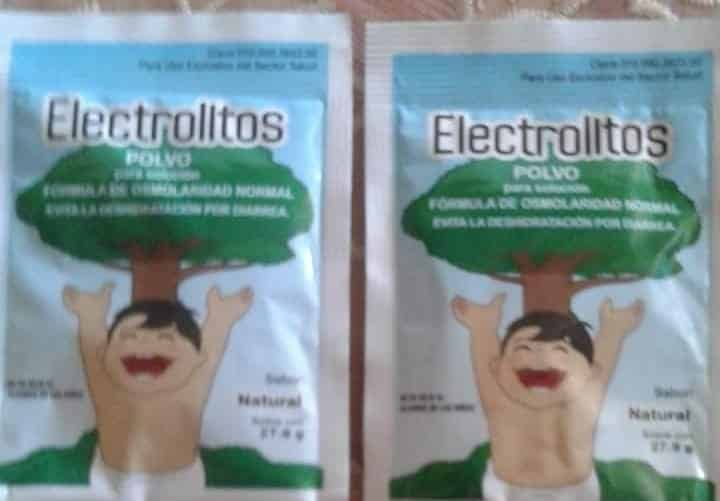 El pediatra Héctor Monsiváis recomienda hidratar a los adultos mayores y menores de edad.