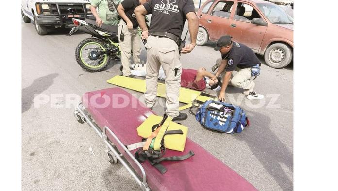 Estampa moto en camioneta