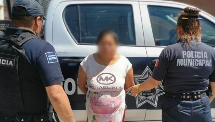 Detienen a mujer que dejo morir de hambre a su perro