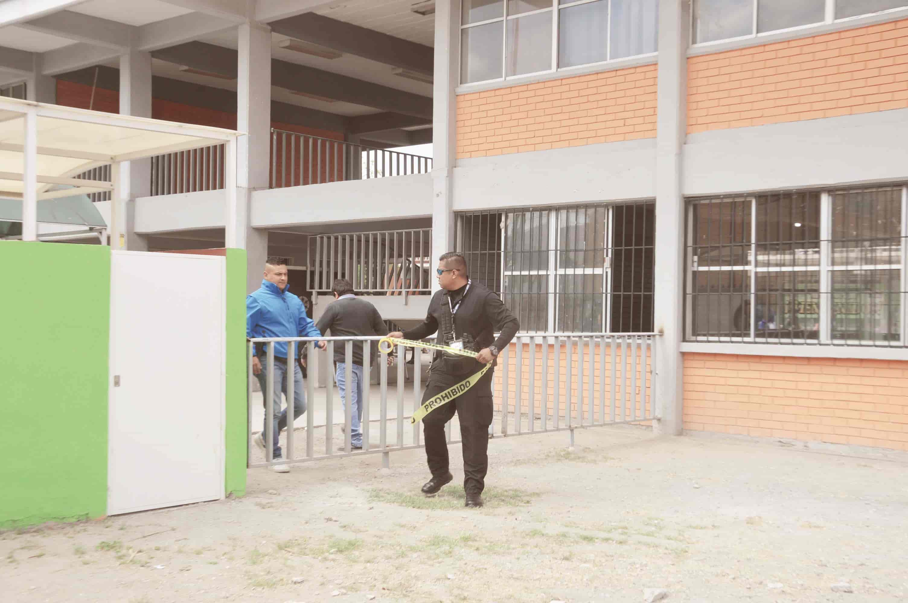 Se suicida indigente dentro de Secundaria