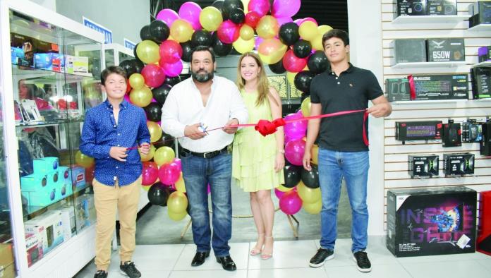 25 aniversario de Compuplanet, Inauguran Moffi