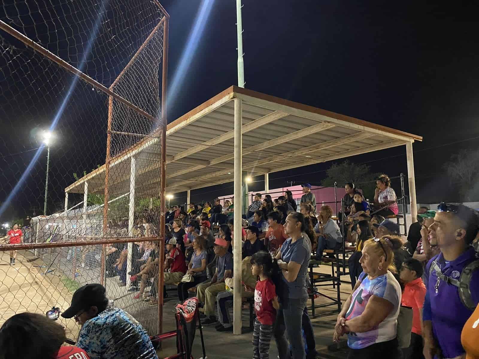 Levanta Cardenales el trofeo