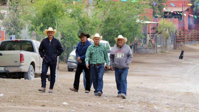 Festeja alcalde al ejido La Vega