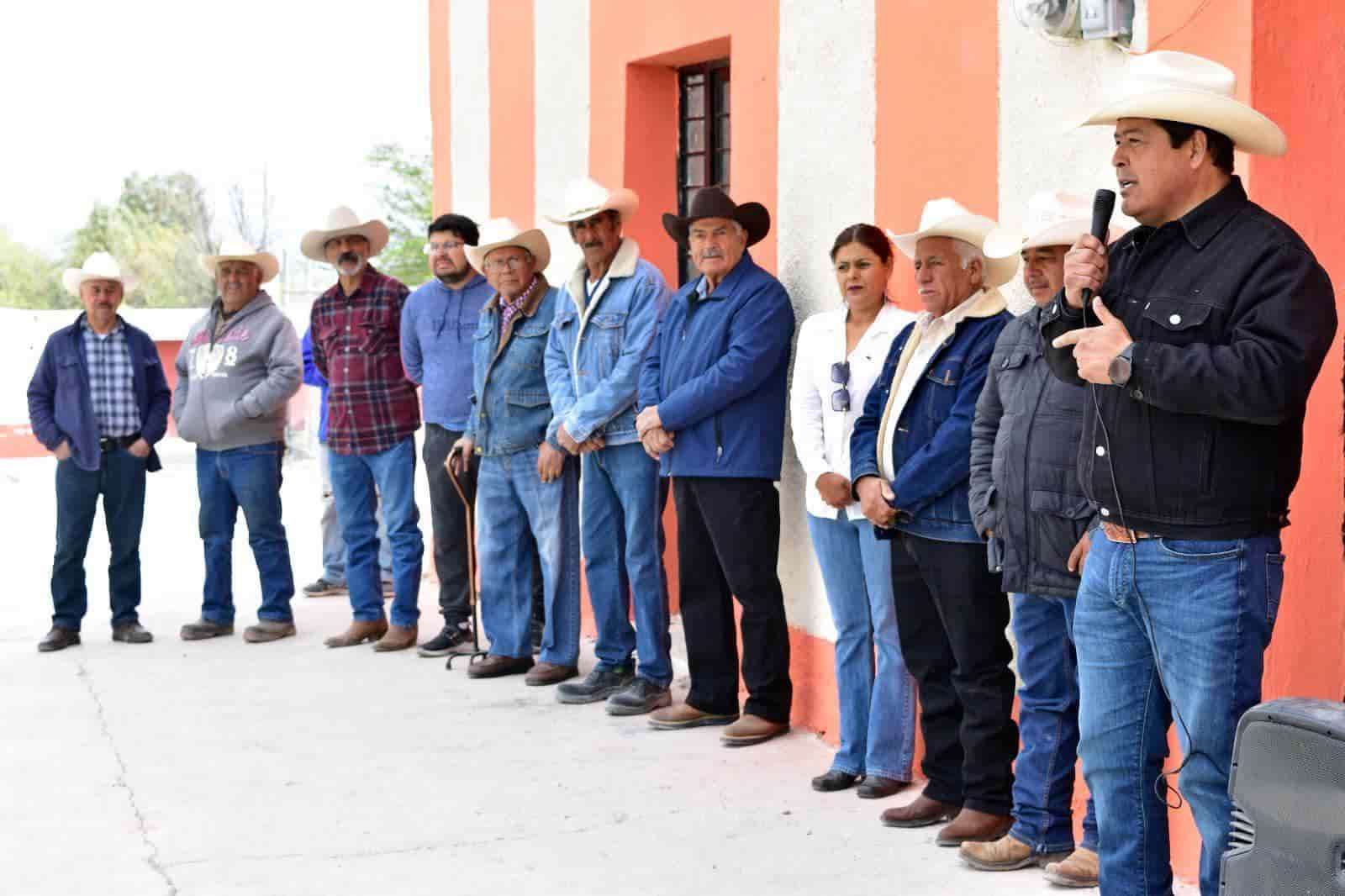 Festeja alcalde al ejido La Vega
