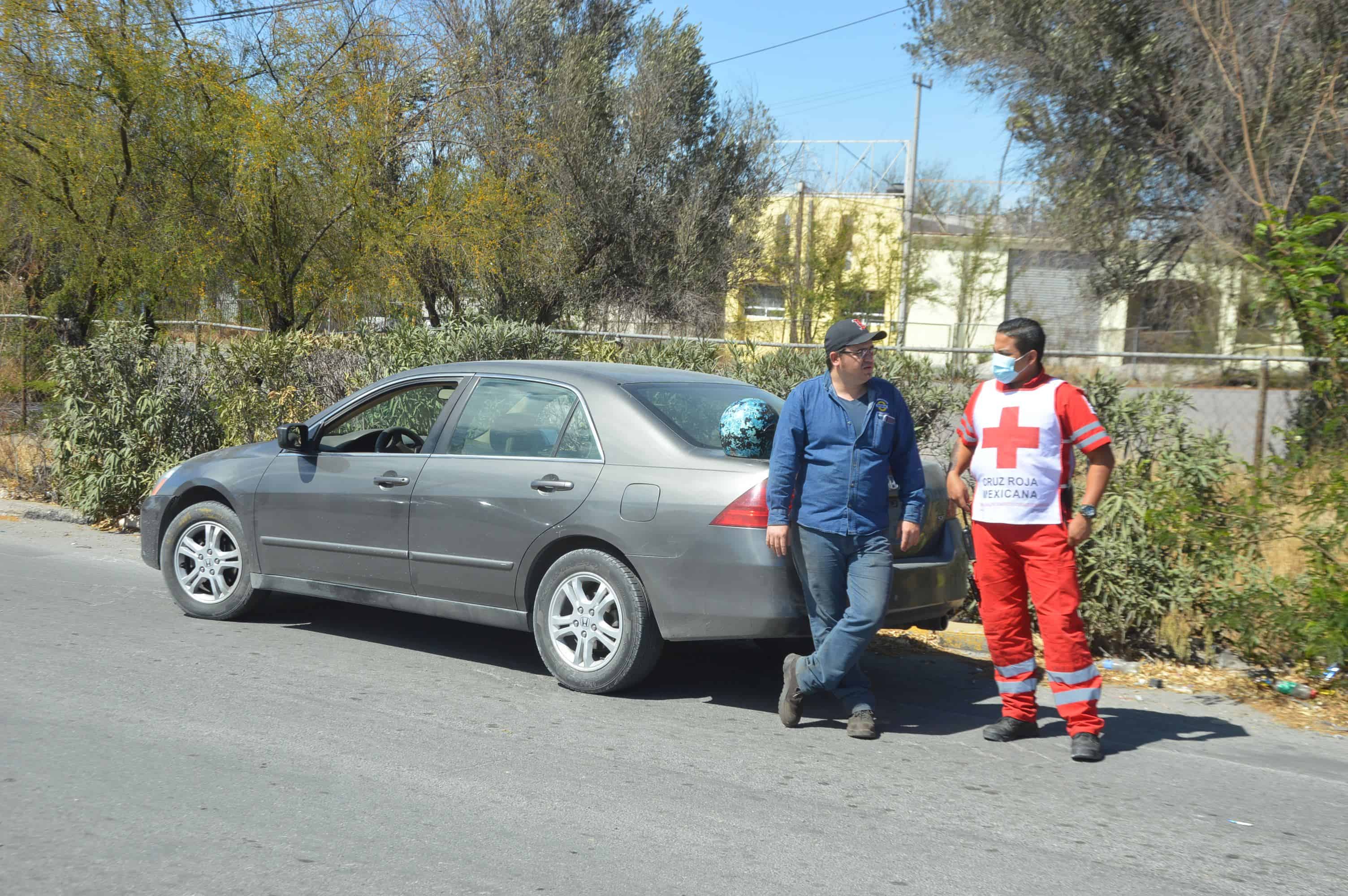 Tumba obrero a motociclista