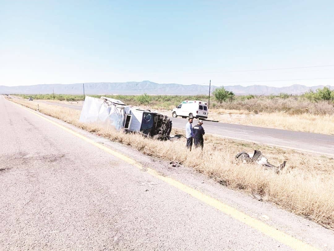 Vuelca camión refrigerante