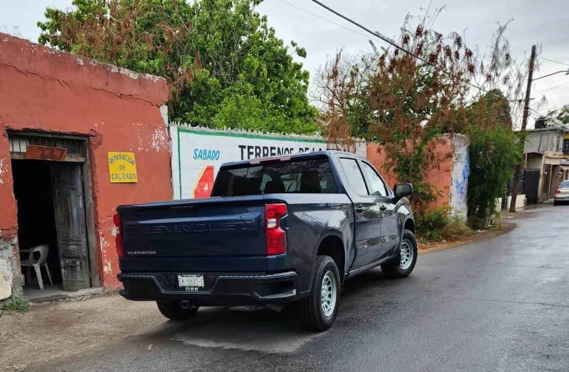 Se ‘vuela’ alto y lo choca auto