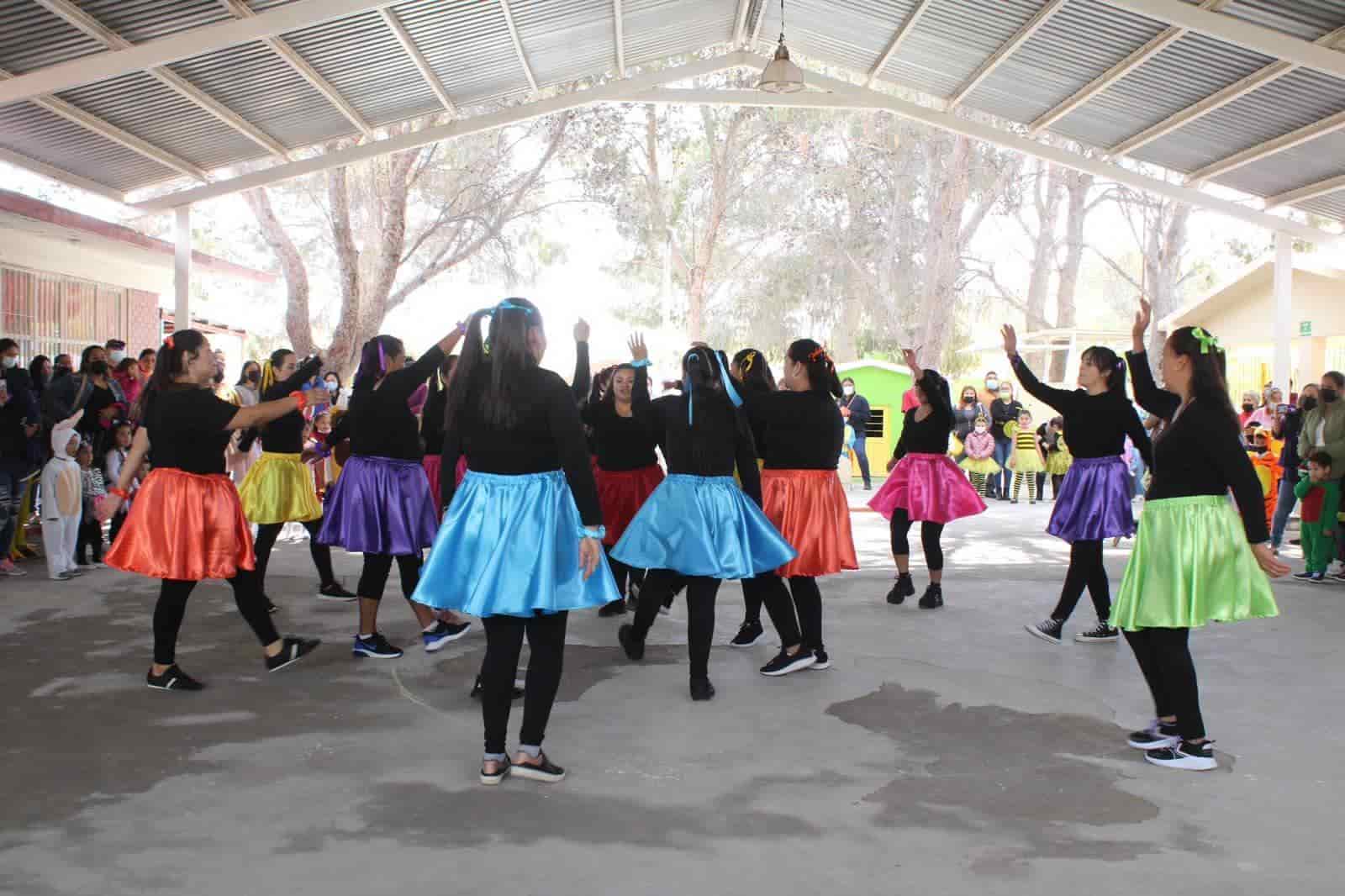Celebran Primera en jardín de Niños