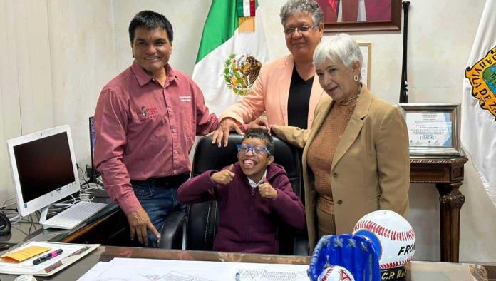 Visitan presidencia alumnos del CAM