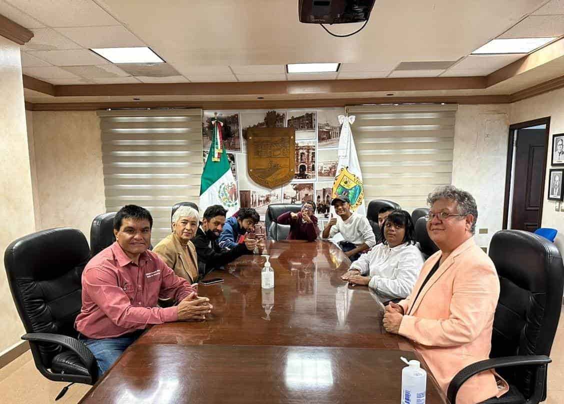 Visitan presidencia alumnos del CAM